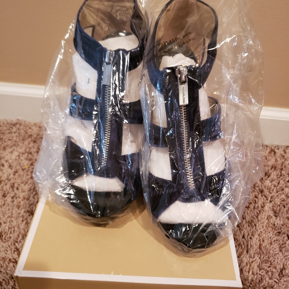 Michael Kors shoes - Picture 4 of 11